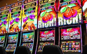 Live casino table with real dealer representing phfun88 live casino experience